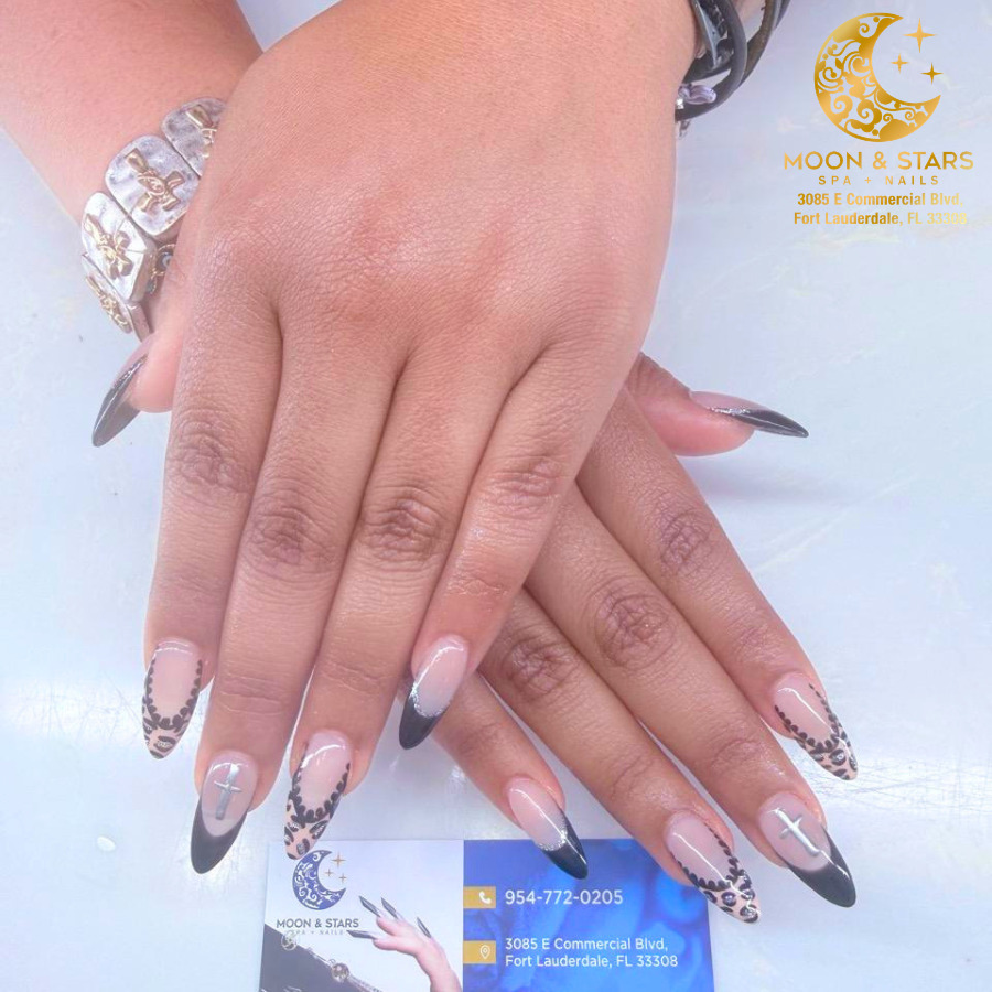 Moon and Stars Spa Nails (5)